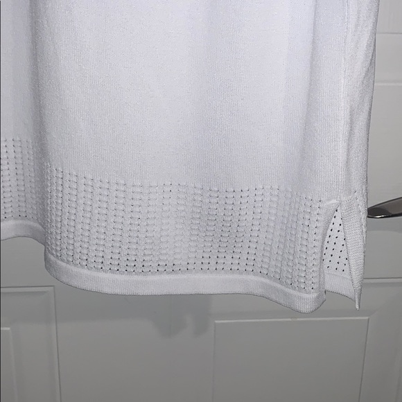 *BRAND NEW* White sleeveless top - Picture 3 of 5